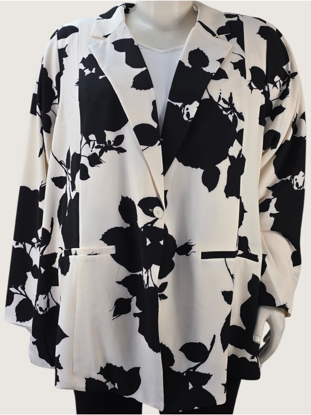 Torrid Studio Floral Crepe Blazer Ivory Black 5X NWT - Picture 2 of 11